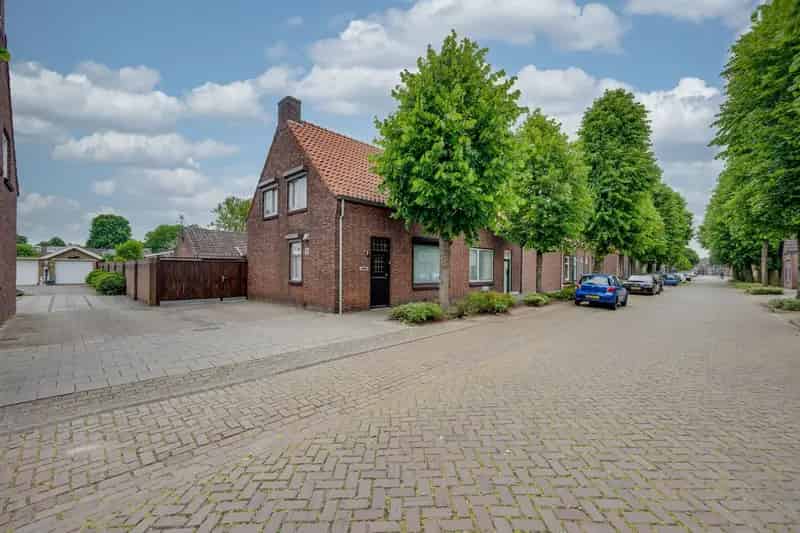 Tweekapper Rijen Ruime Tuin Garage Modernisering Nodig