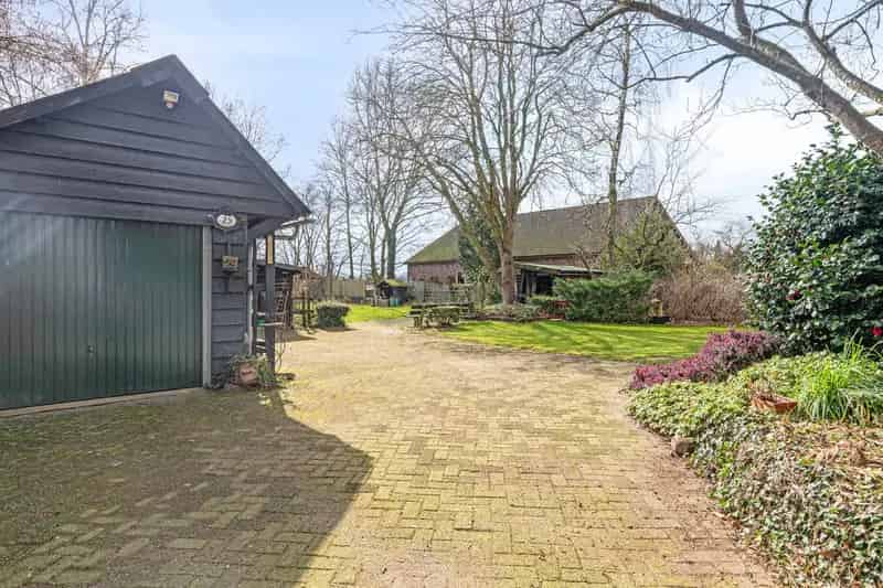 Ruime Semi-bungalow met 5 slaapkamers en grote tuin