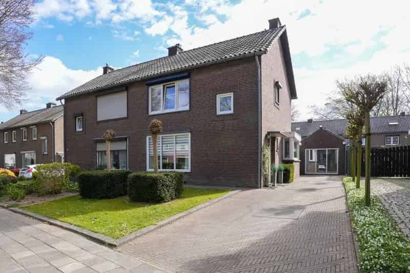2 Onder 1 Kapwoning Geleen Zuid Instapklaar