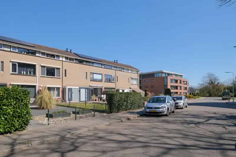 Ruime Tussenwoning Aalderinkshoek 4 slaapkamers Luxe Badkamer 2 Tuinen Energielabel B