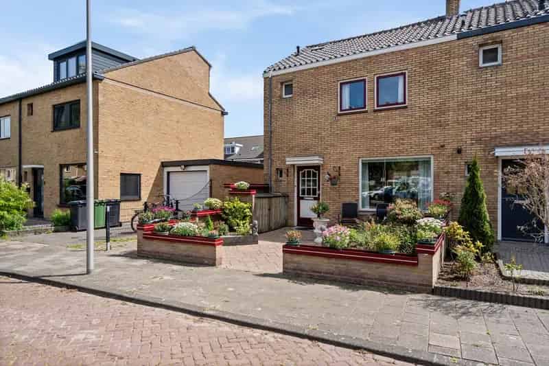 5-kamer Een gezinswoning te koop Naaldwijk