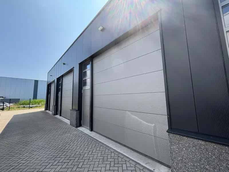 Bedrijfshal te Huur Den Bosch 100m² Bedrijfsruimte 100m² Kantoor