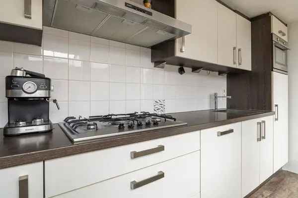 Hoekwoning Huizum: 3 slaapkamers, diepe tuin, starters woning