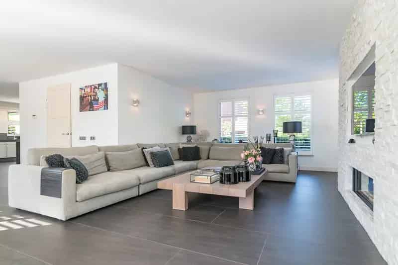 Luxe Villa te Koop: 5 slaapkamers, 2 badkamers, Zwembad