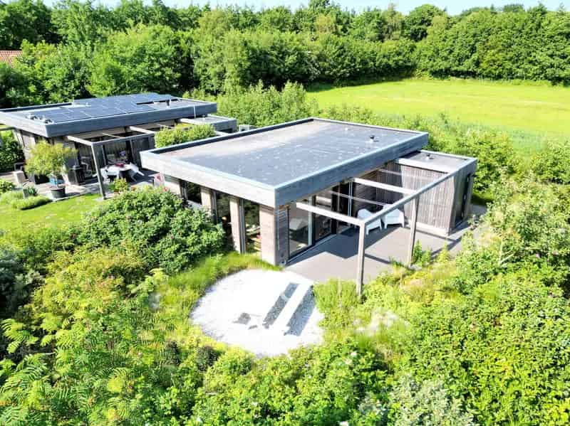 Duurzame Lodge Terschelling: Instapklaar Vakantiehuis met Ruim Terras