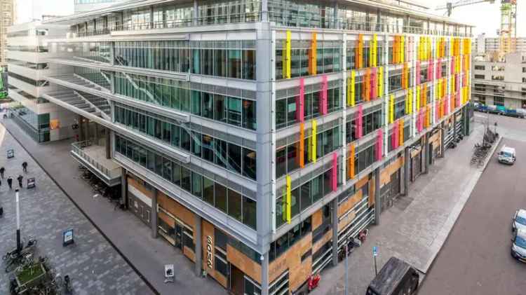 Kantoorruimte Zuidas 100 personen Modern gerenoveerd