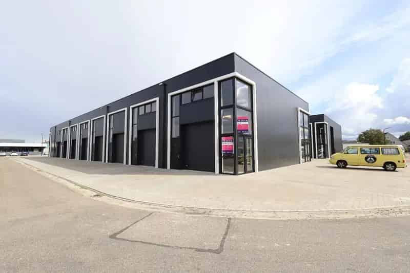 Bedrijfshal te Huur Dalfsen 110m2 Showroom Werkplaats Opslag
