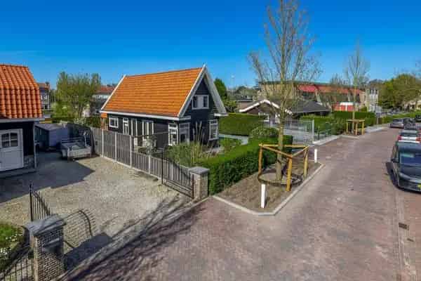 Vrijstaande woning 2 slaapkamers tuin rondom