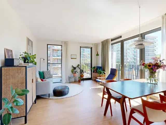 Amsterdam Noord: Licht appartement met parkeerplaats
