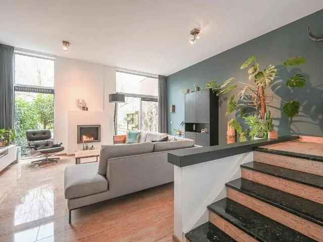 Royale woning te koop in Rijswijk: 3 slaapkamers, garage, tuin aan het water