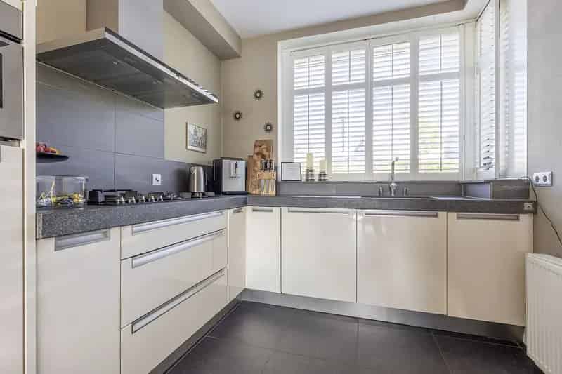 Hoekwoning Assendelft 4 slaapkamers Ruime tuin