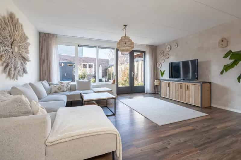 Ruime Moderne Hoekwoning met Tuin en Garage