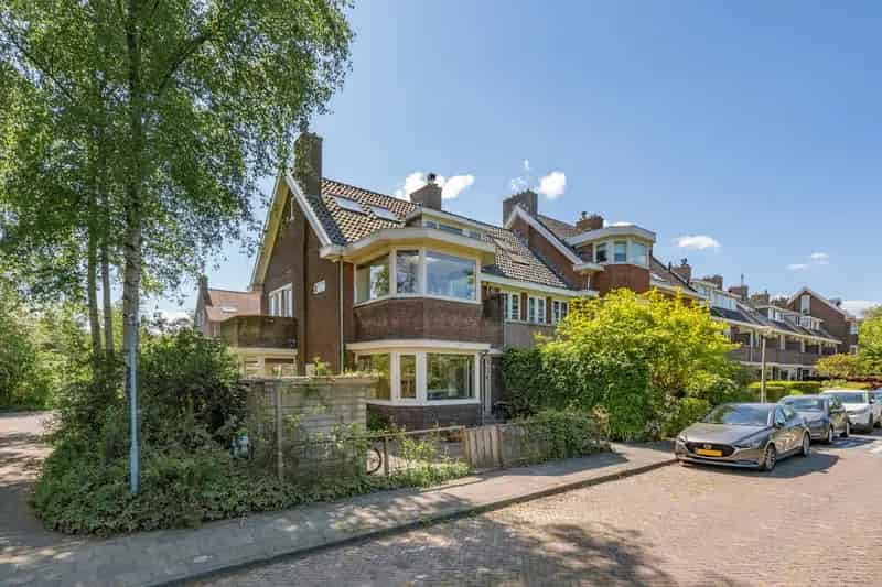 Jaren 30 Huis Amstelveen 5 Slaapkamers Gastenverblijf Tuin Aanlegsteiger