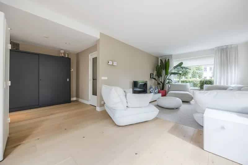 Huis te koop Raamsdonksveer: Gemoderniseerde woning met garage en tuin