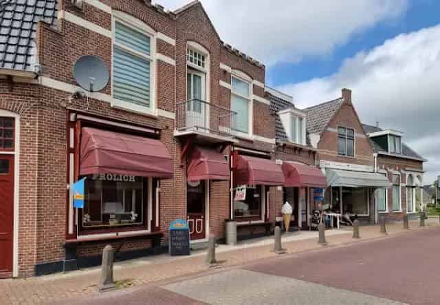 Pand met cafetaria en bovenwoning