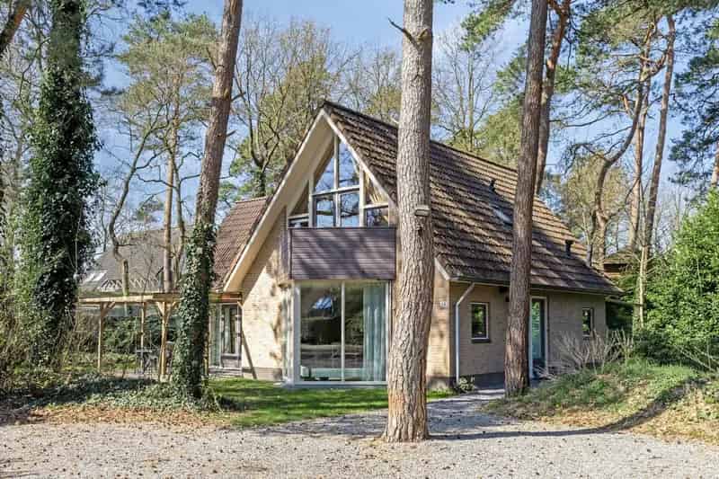 Huis te koop Eerbeek 4 slaapkamers grote tuin nabij Nationaal Park