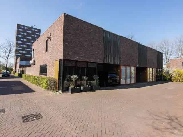 Te koop: Ruime 4 Slaapkamers woning in Hoogvliet nabij Park