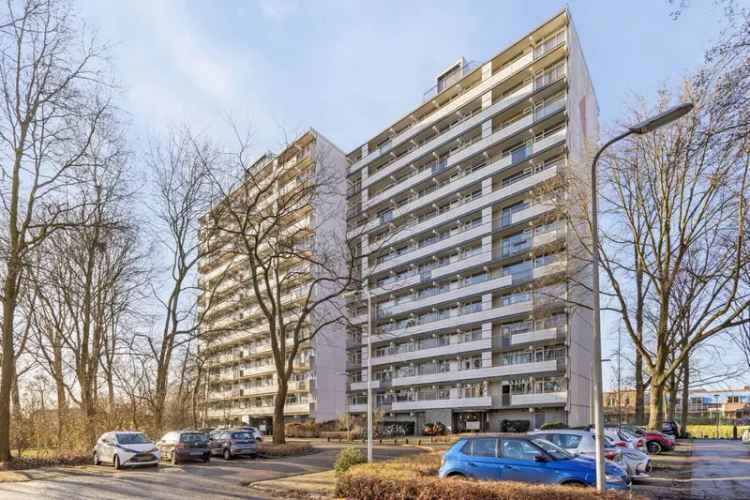 Akkerwinde 4: 5-kamerappartement met veel potentie