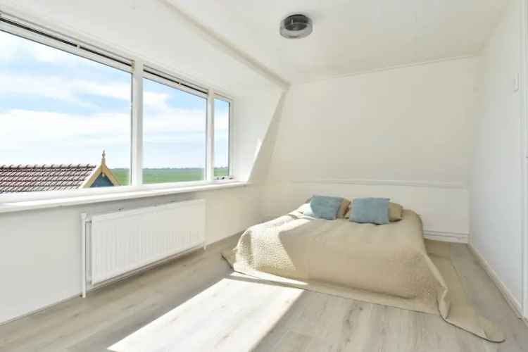 Huis te Koop Leidschendam: Ruime woning Groene Hart 3 slaapkamers