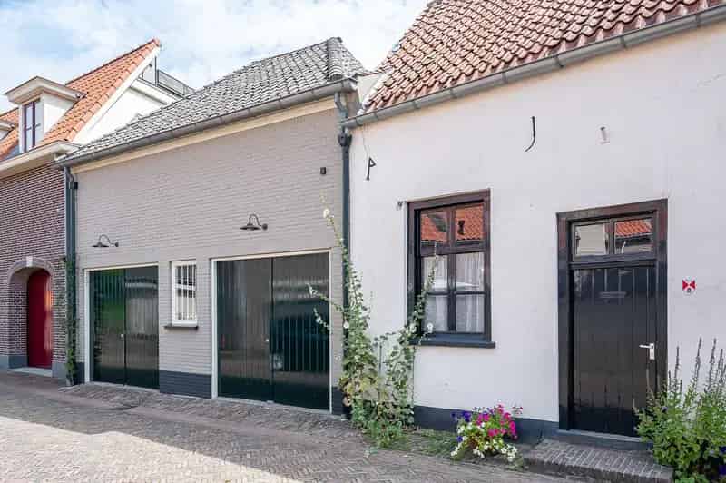 Herenhuis Doesburg 364m2  Monument Rijksmonument Tuin Koetshuis