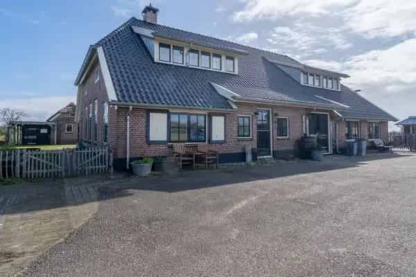 Woonboerderij te huur 4 slaapkamers 2 badkamers tijdelijk