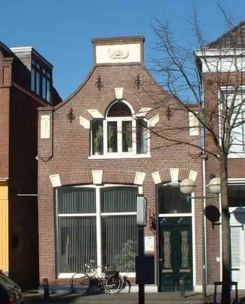 Kantoorpand Winkelpand Sneek  Bedrijfspand met Bovenwoning