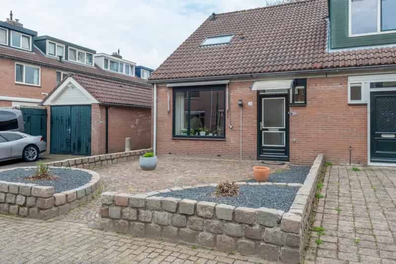 Hoekwoning Eemnes 3 slaapkamers uitbouw mogelijk