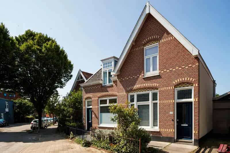Huis te koop Zeist Krugerlaan: Gerenoveerde woning met tuin