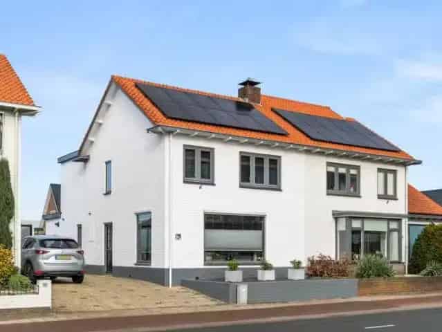 Ruime 2-onder-1-kapwoning Ede 5 slaapkamers diepe tuin