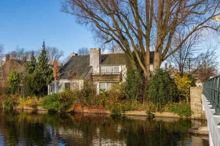 Huis te koop Amsterdam Osdorp: Witte Villa aan het water