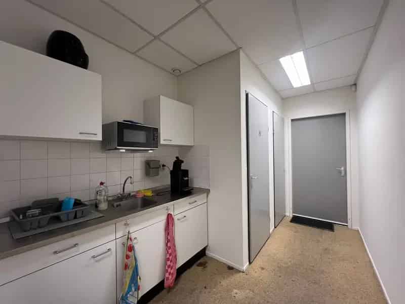 Bedrijfshal te huur Hendrik Ido Ambacht 127m2 Kantoor 70m2