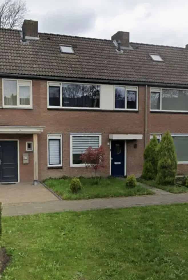 Woning met Zonnepanelen Twee Toiletten en Badkamer