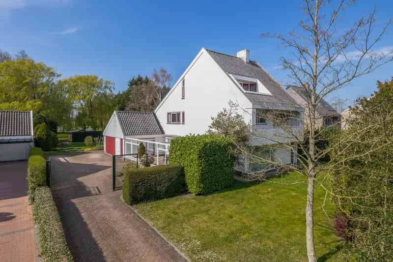 Vrijstaande Villa Hillegom 305m2 5 slaapkamers Grote Tuin