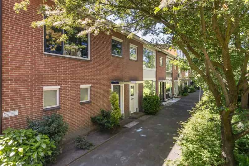 Huis te koop Vlaardingen: Ruime gezinswoning met duurzame voorzieningen