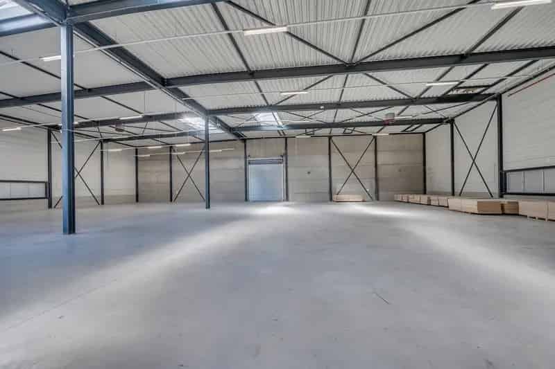 Bedrijfshal met kantoren te huur of te koop Jan van Riebeeckweg 15 Venlo Blerick