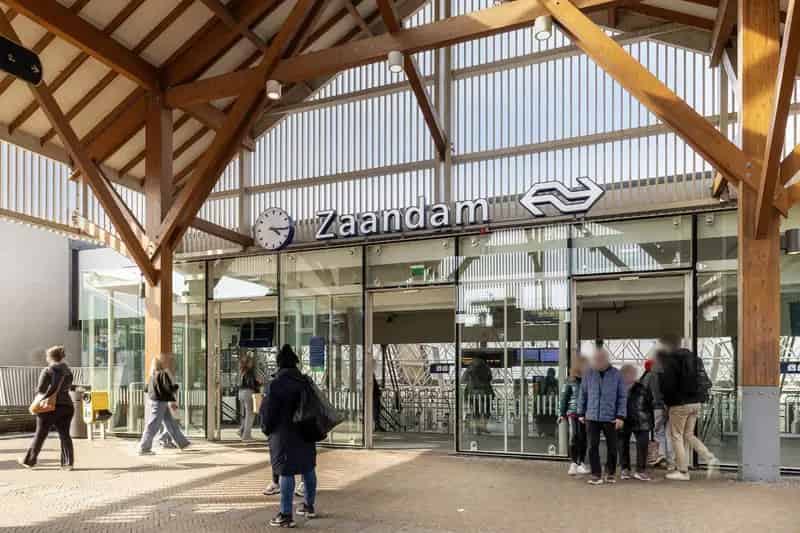 Ruime Drive In Hoekwoning Zaandam Centrum 2 Parkeerplaatsen