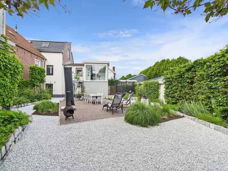 Halfvrijstaande woning Hoek Garage Tuin 3 slaapkamers