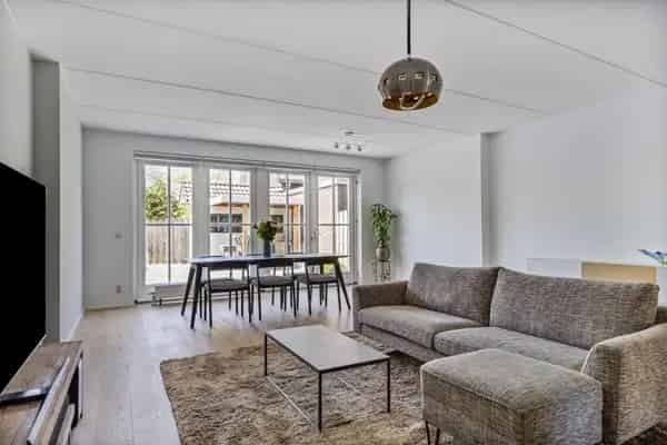 Stijlvol Herenhuis nabij Groenzoom  Vier Slaapkamers Twee Badkamers