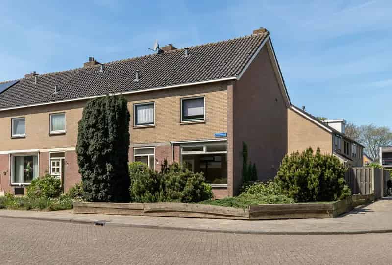 Ruime Hoekwoning Holkenkamp 81  Opknapper 3 slaapkamers