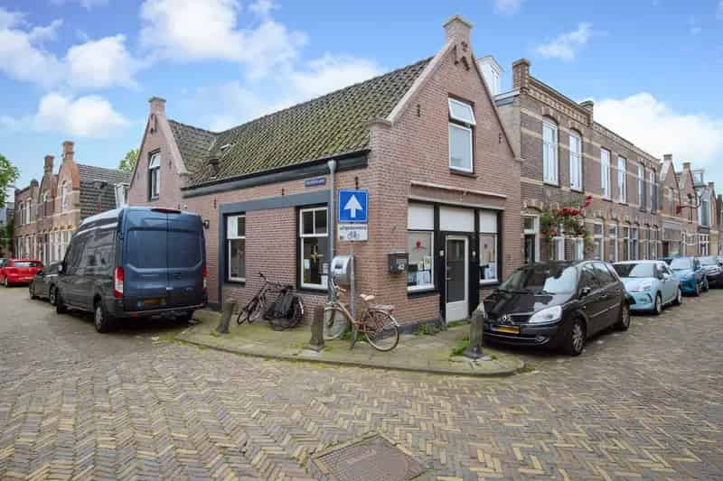 Belegging Alkmaar Spoorbuurt: Hoekwoning met 2 Appartementen