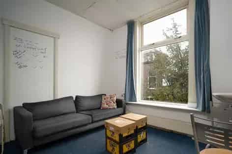 10m² Kamer Leiden: Ruim en Licht, Gedeelde Faciliteiten