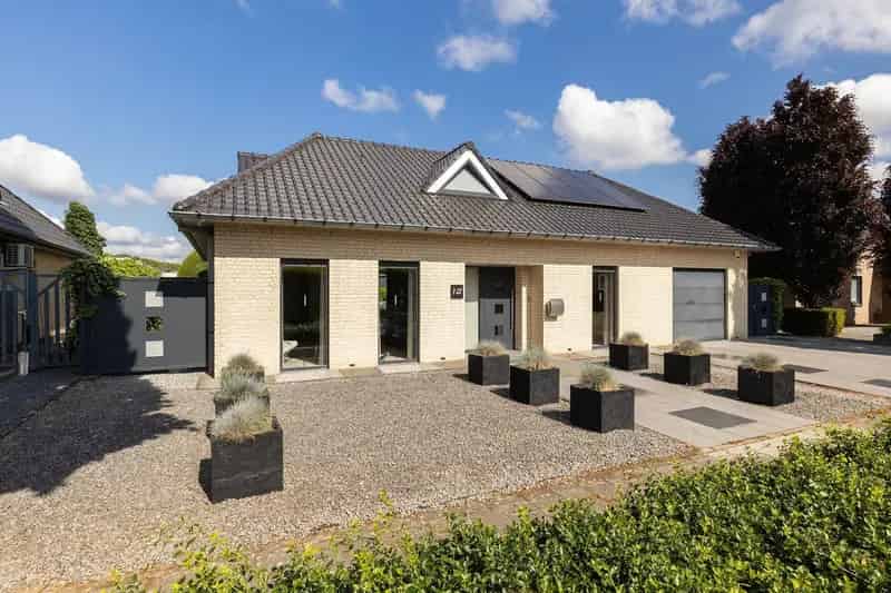 Huis Te Koop , 12, Doctor Schaepmanlaan, Beek, Limburg