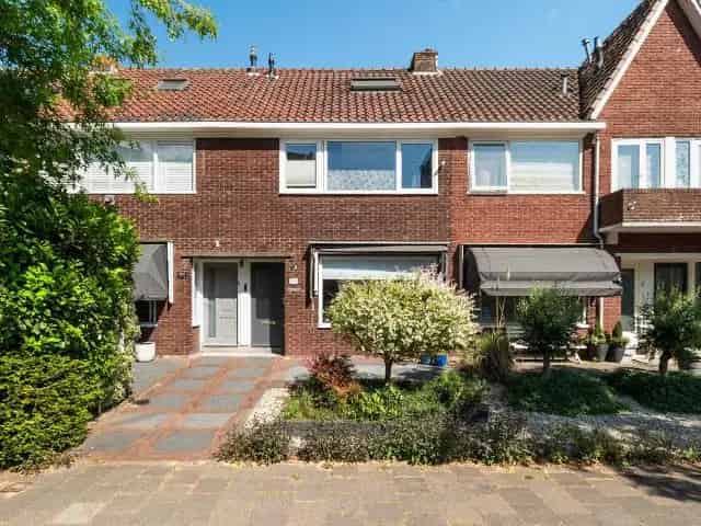 5 Slaapkamers Jaren 30 Woning Gouda Centrum