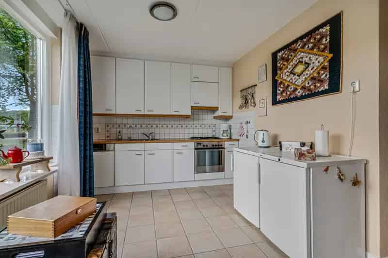 Ruime 6 Slaapkamers Tweekapper Barneveld Nabij Scholen Station