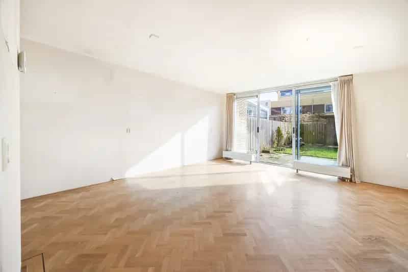 5 Slaapkamers Tussenwoning Rustig Centraal Gelegen