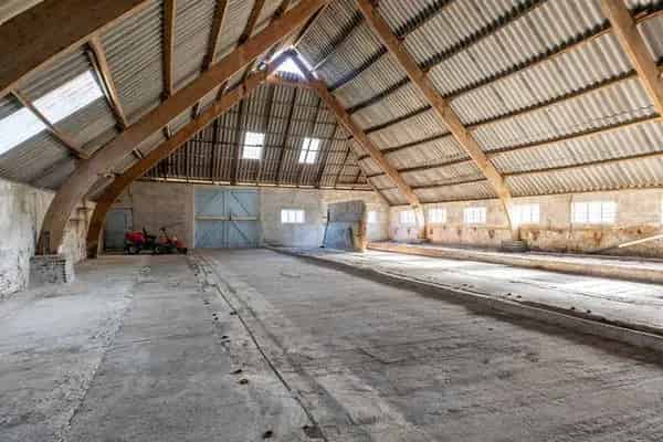 Woonboerderij met schuur op 2 1 HA te Doezum