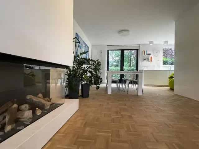 Moderne helft van dubbel 4 slaapkamers kindvriendelijke villawijk Hilversum
