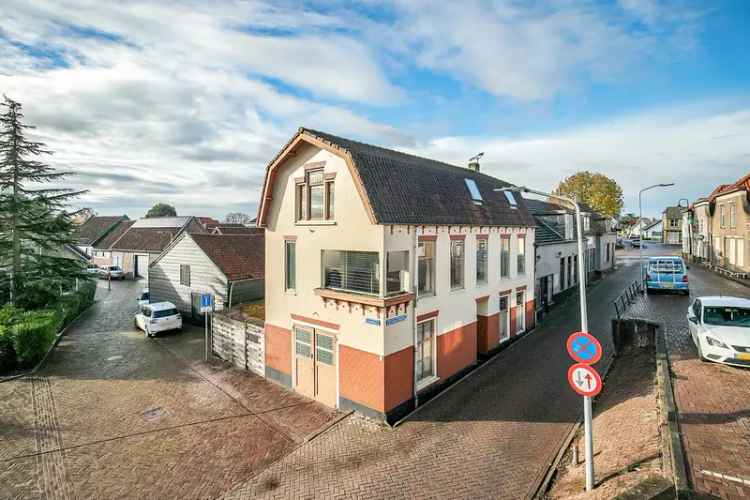 Eengezinswoning Te Koop in 8, Beneden Oostdijk, Den Bommel, Zuid-Holland