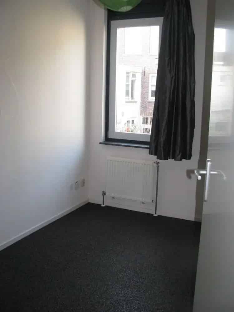 Zonnig Appartement Nabij NS Station En Winkelstraat
