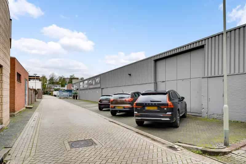Bedrijfshal Geleen 2199m² te huur A76 A2